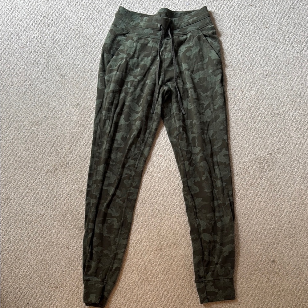 Lululemon Woman’s  Camouflage Jogger Pants